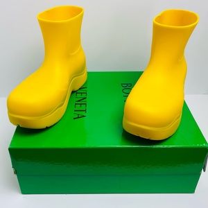 Bottega Veneta Puddle Waterproof Chelsea Rain Boot Size 39EU